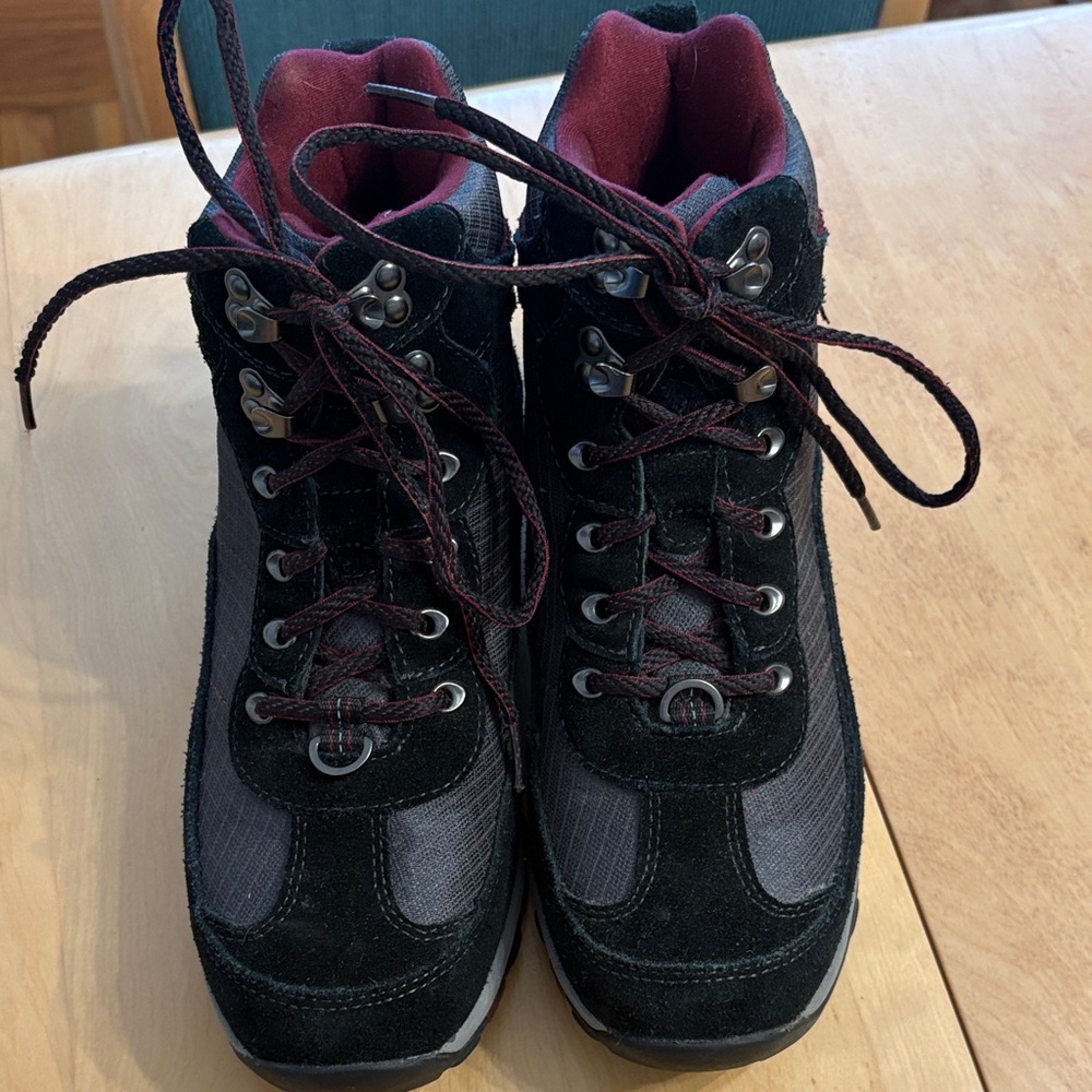 L.L. Bean Women’s Tek 2.5 Waterproof Hiking Boots. Size 8